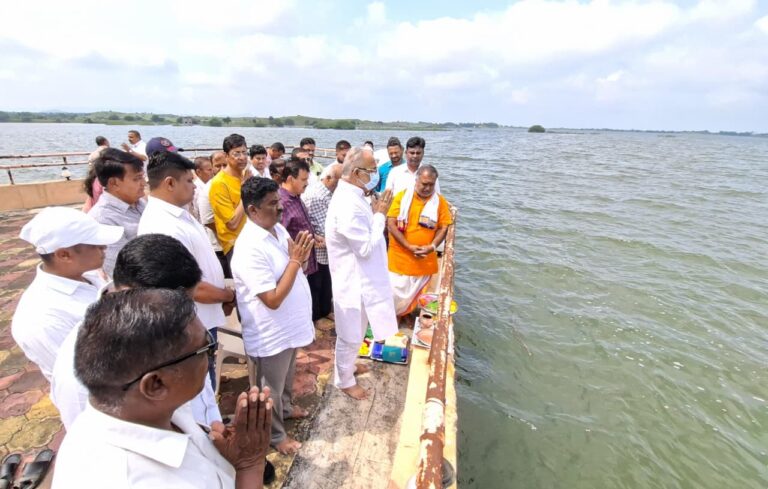 शिवसेना संपर्कप्रमुख आ.चंद्रकांत रघुवंशींच्या हस्ते शिवण नदीचे जलपूजन