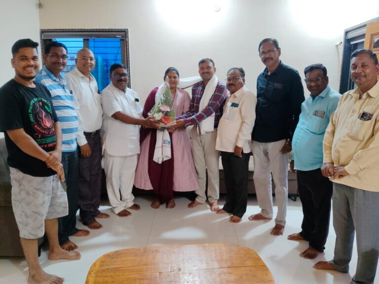 शहादा येथील शिक्षकांना ‘खान्देशरत्न’ पुरस्कार