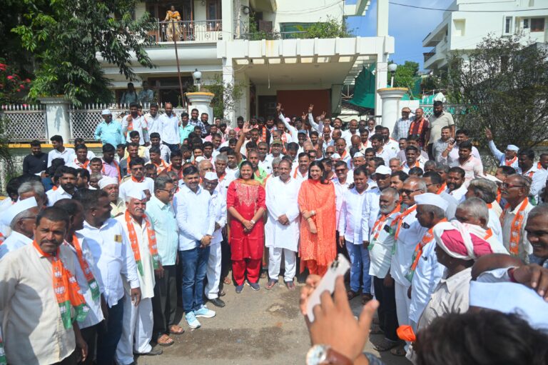 एनटीव्हीएसचे माजी संचालक व शेकडो शिवसेना कार्यकर्त्यांचा भाजपात प्रवेश; जिल्हा परिषद निवडणुकीच्या पार्श्वभूमीवर राजकीय समीकरणात उलथापालथ