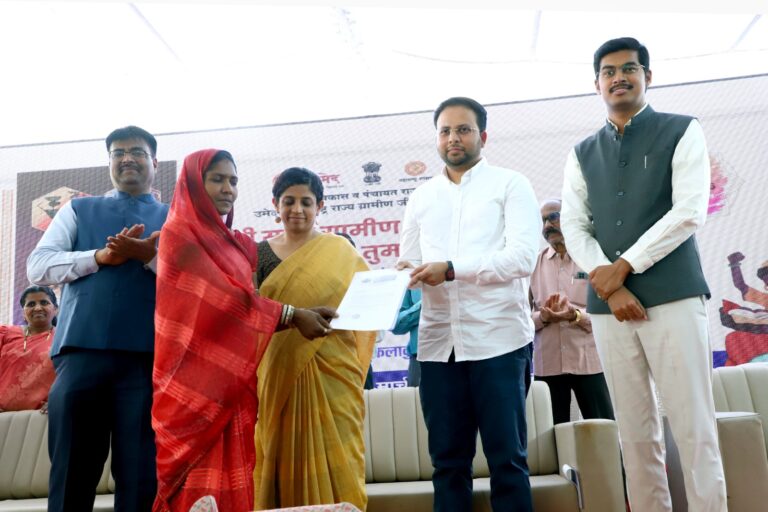 नंदुरबारमध्ये ‘नंदिनी मिनी सरस’ प्रदर्शनाला उत्स्फूर्त प्रतिसाद; पाच दिवसांत ५३ लाखांची उलाढाल